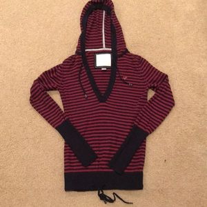 American Eagle sweater with hood